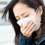 辛い咳を止める方法は、ハチミツや生姜、ツボ押しが効果的